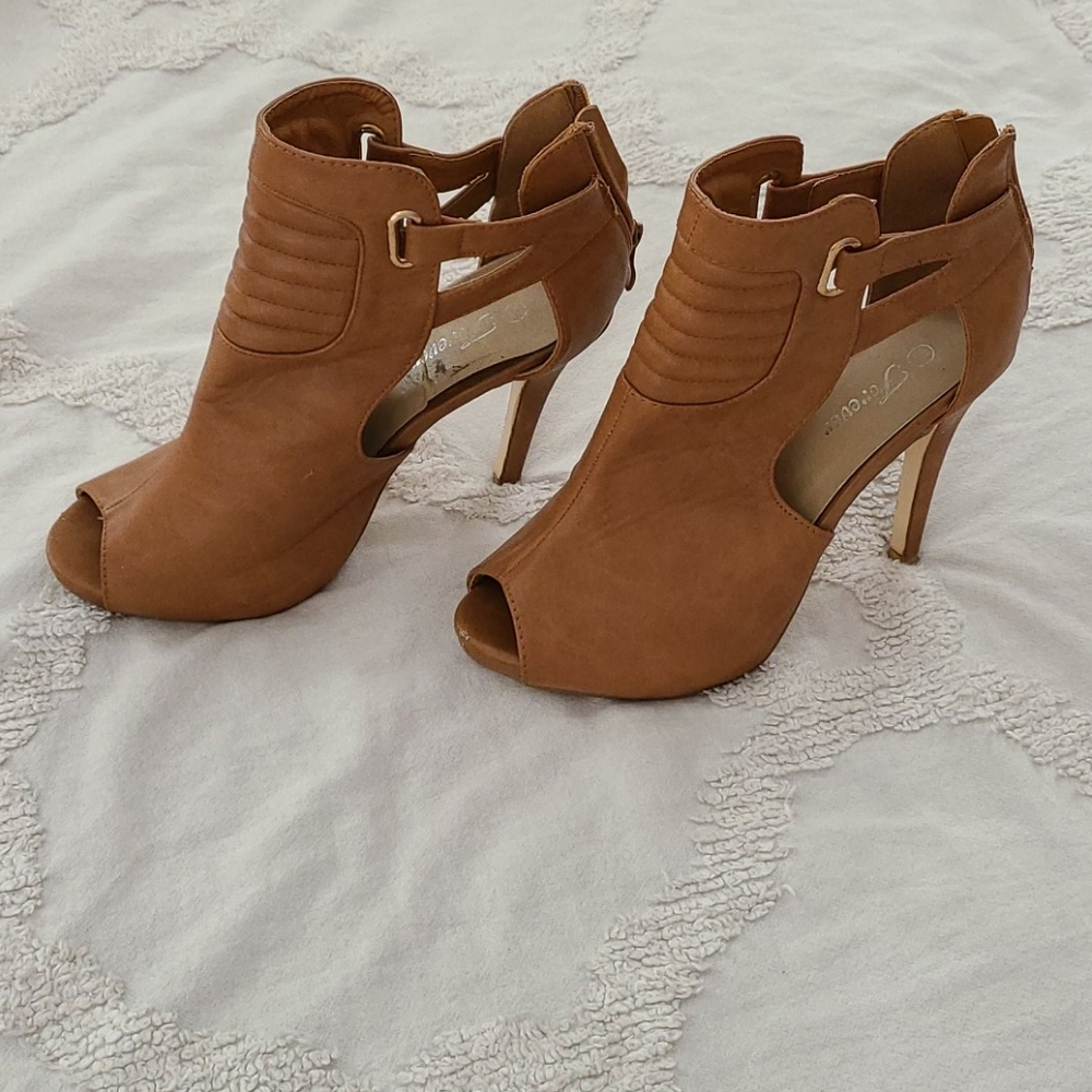 Tan leather peep-toe heels